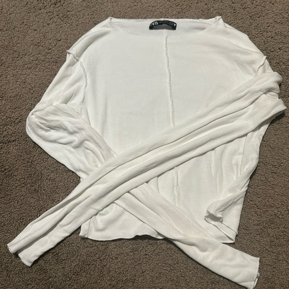 Zara Tops - Zara Crop Top long sleeves